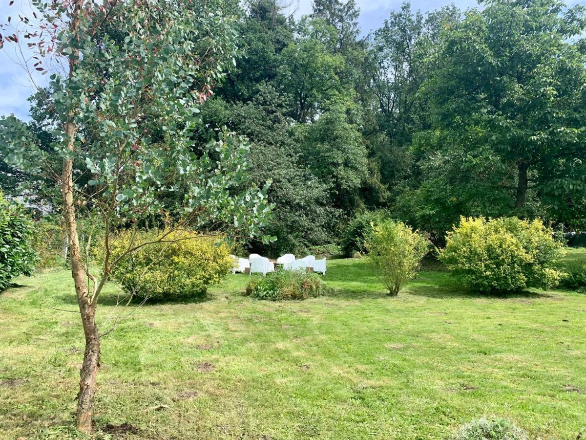 Doische Gezellige Villa Met Open Haard En Zonnige Tuin. מראה חיצוני תמונה